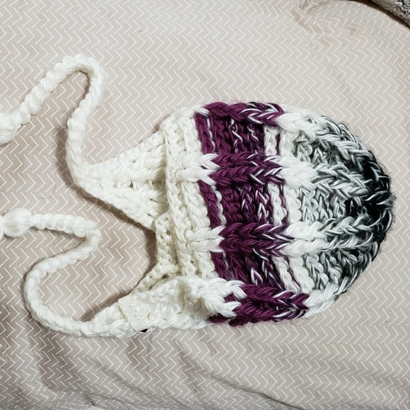 VOLCOM beanie with ear tassels - Picture 4 of 4